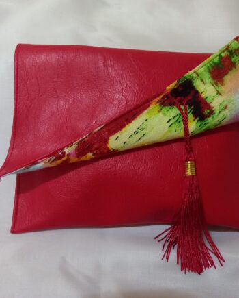 Clutch purse with linen lining