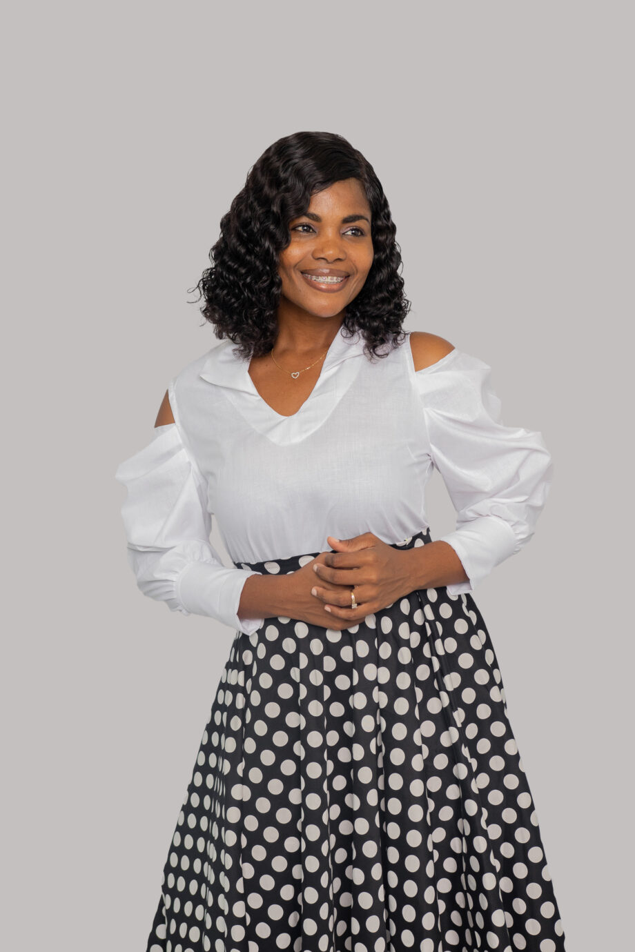 Peak-a-boo pleated detailed sleeve cotton top